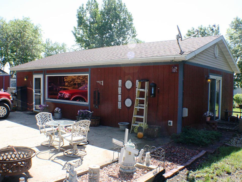1st image of 209 Country Club Dr