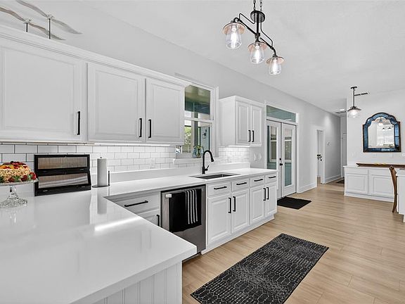 3rd image of 250 N WALKER STREET