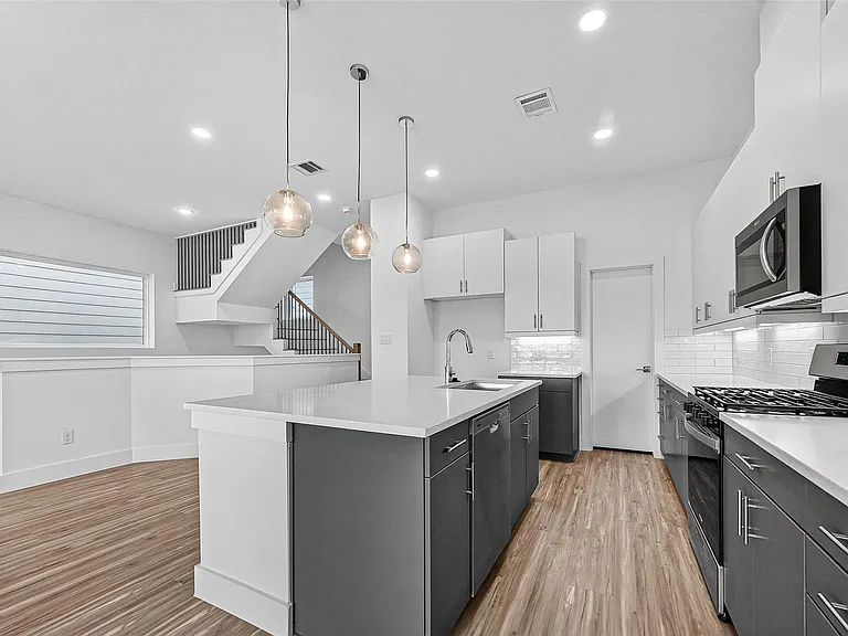 2105 Holman St — Photo 11