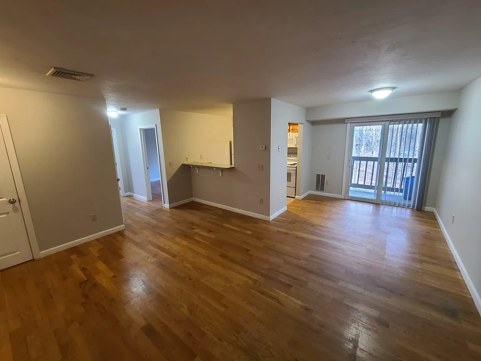 2 bed, 950 sqft, $1,750 — Photo 4
