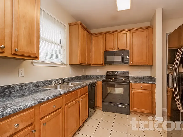 605 Kaylins Ct — Photo 5