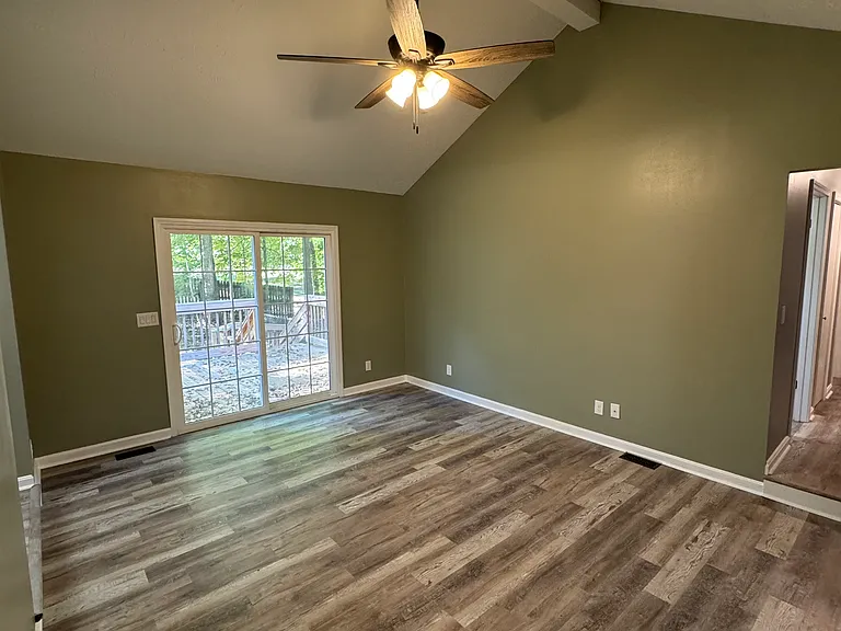 215 Lee Rd — Photo 4