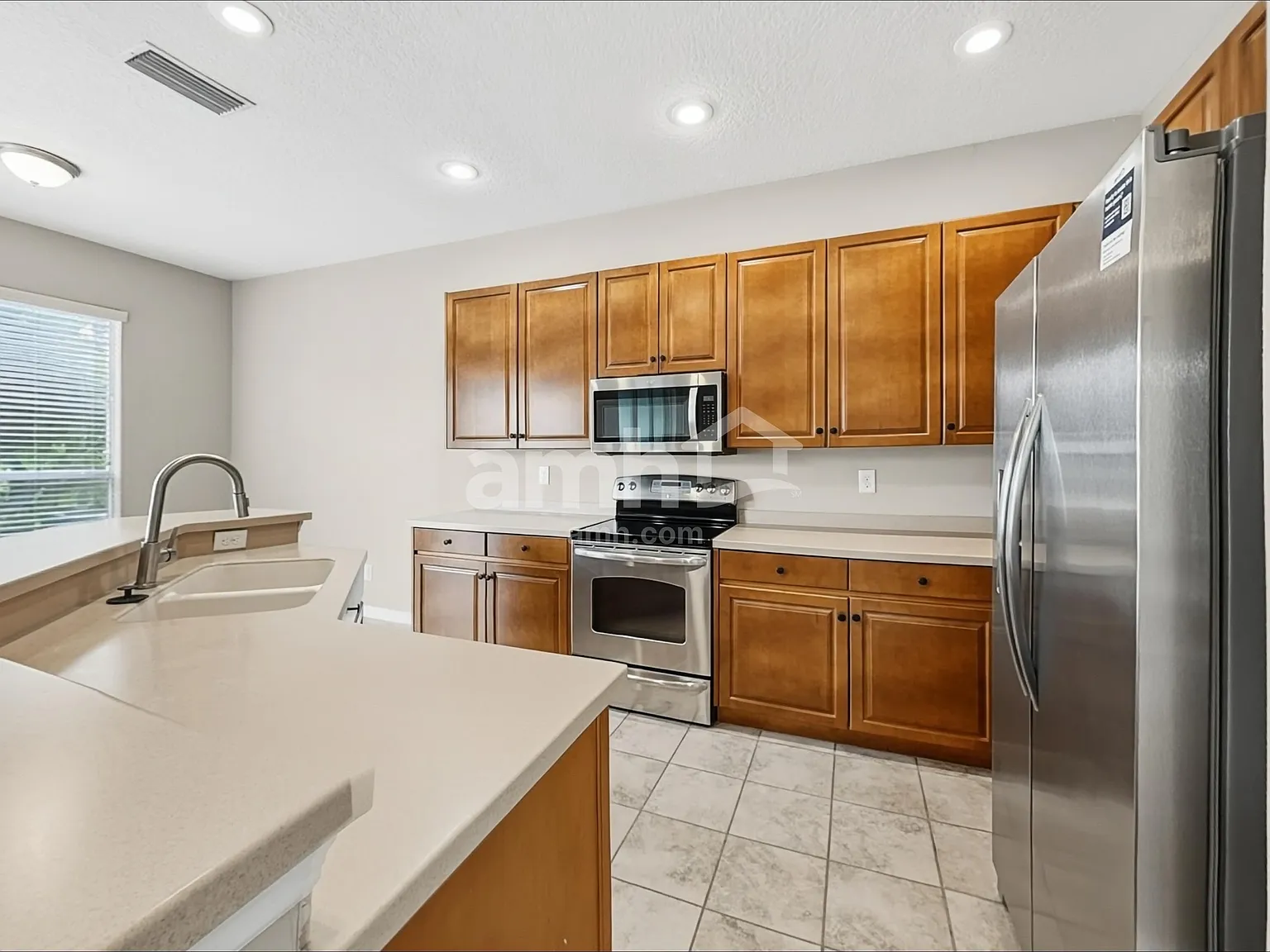 3 bed, 2.0 bath, 1728 sqft, $2,185 — Photo 3