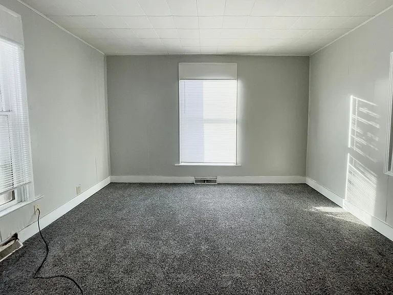 1014 E Adams St — Photo 11
