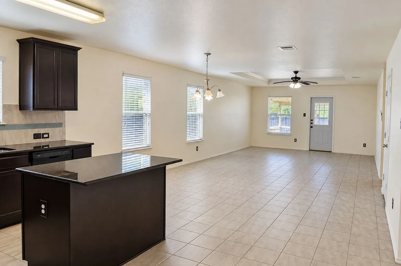 3 bed, 1705 sqft, $1,795 — Photo 4