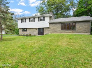 981 Avon Crest Blvd, Schenectady, NY 12309