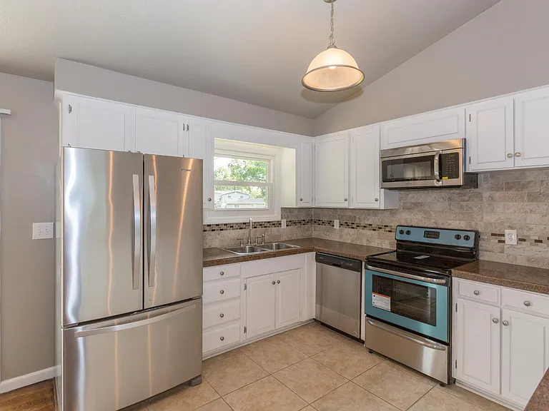 7001 NW Coronado St — Photo 28