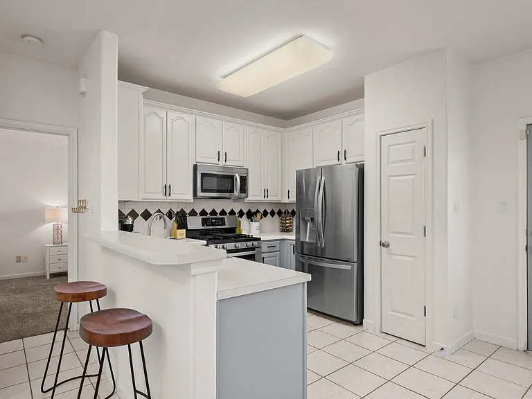 2100 Pipers Field Dr #33 — Photo 7