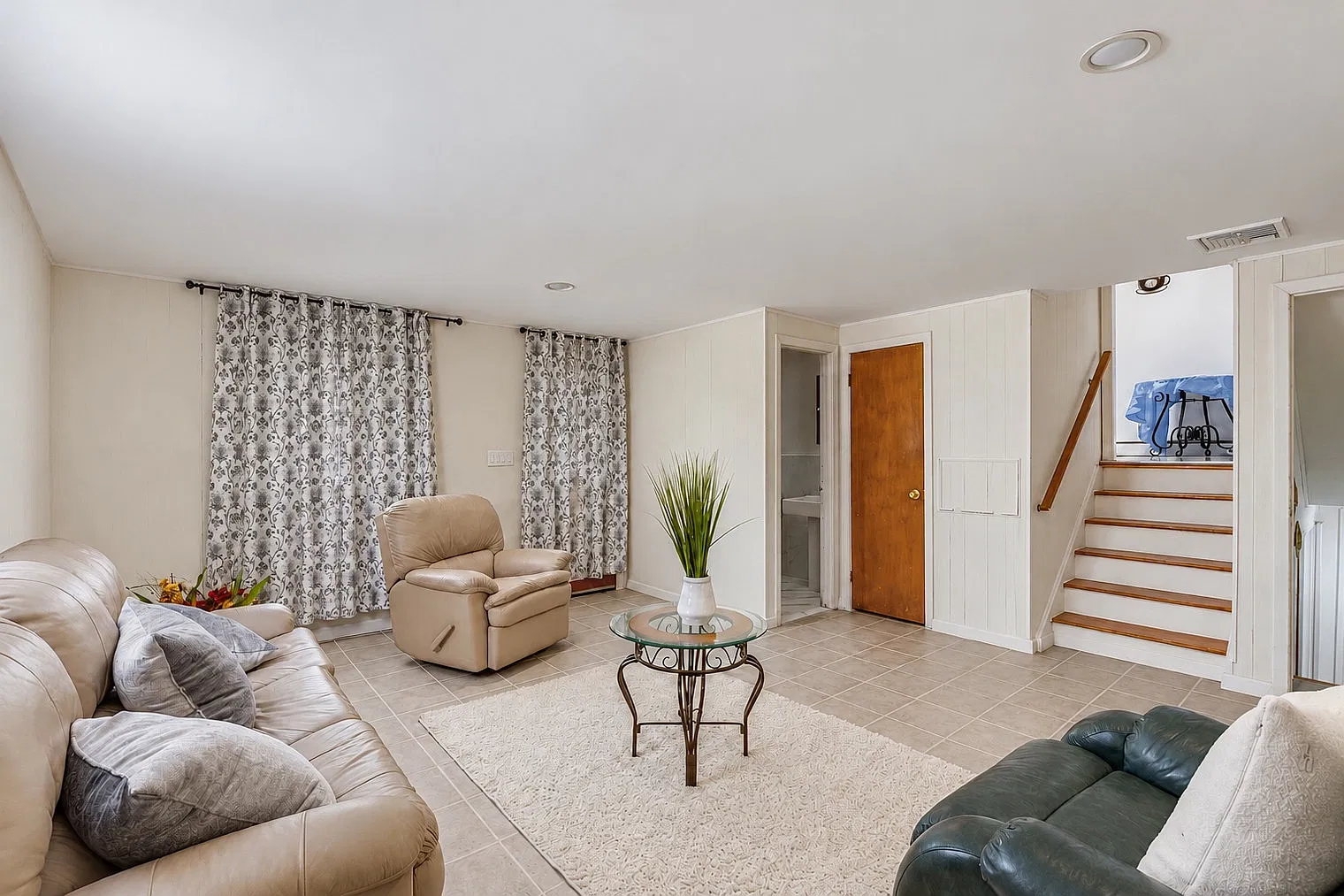 4 bed, 3.0 bath, 2497 sqft, $6,806 — Photo 3