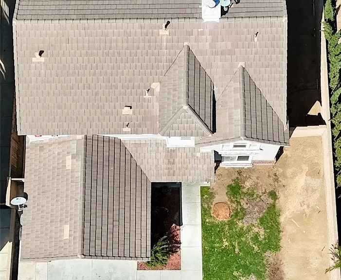 1562 Cheshire Dr — Photo 3