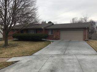 6321 Yellowstone Cir, Lincoln, NE 68510