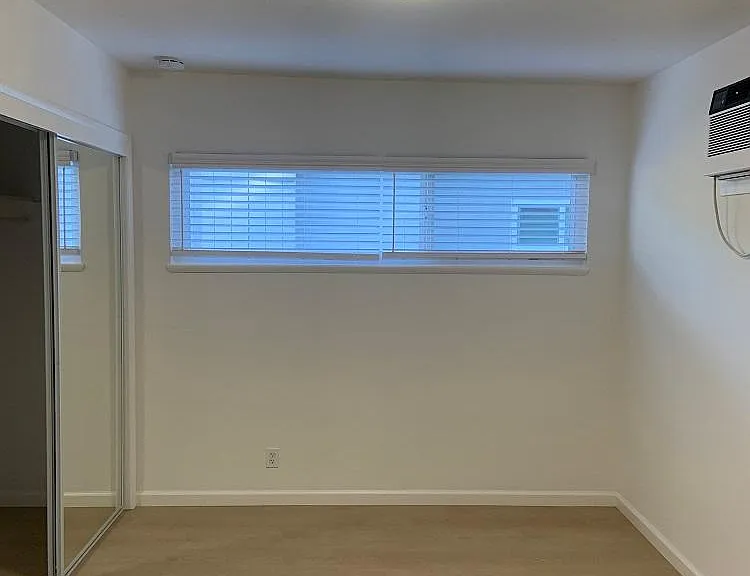 1042 Evans Ave — Photo 12
