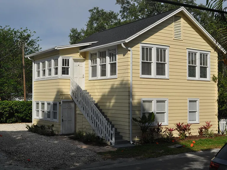1305 S Albany Ave #B — Photo 1
