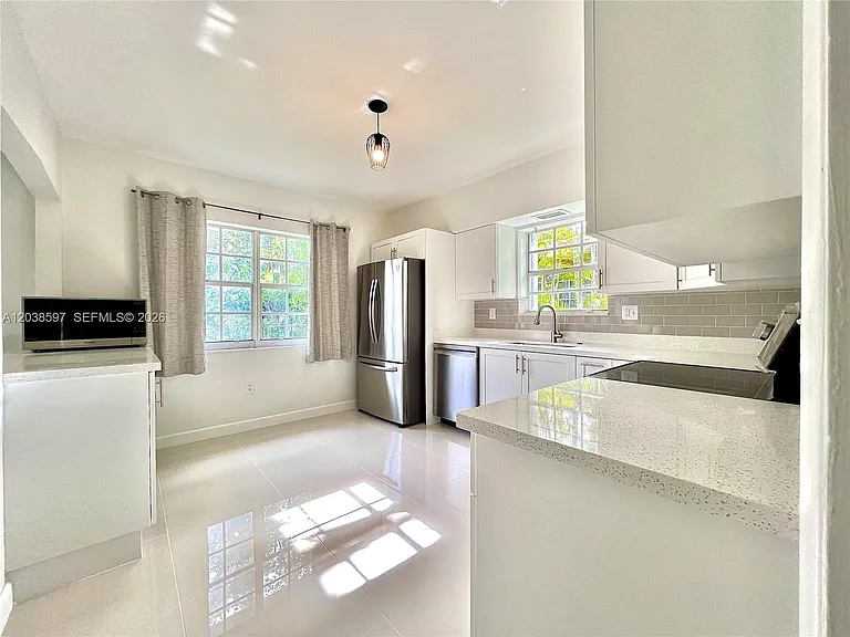 1506 Delgado Ave — Photo 7