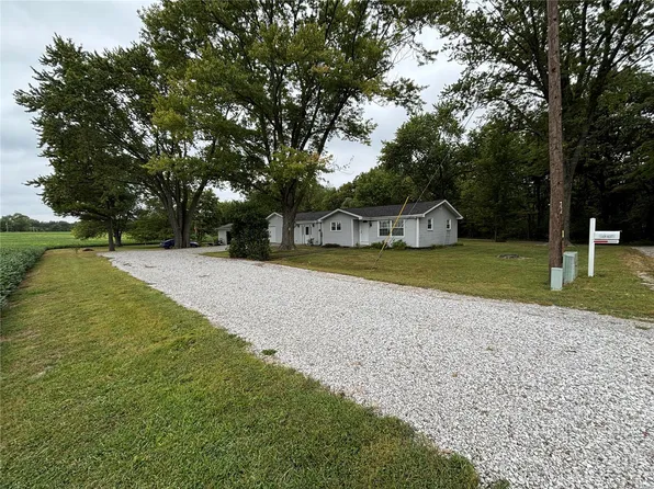 600 W Carson St, Worden, IL 62097