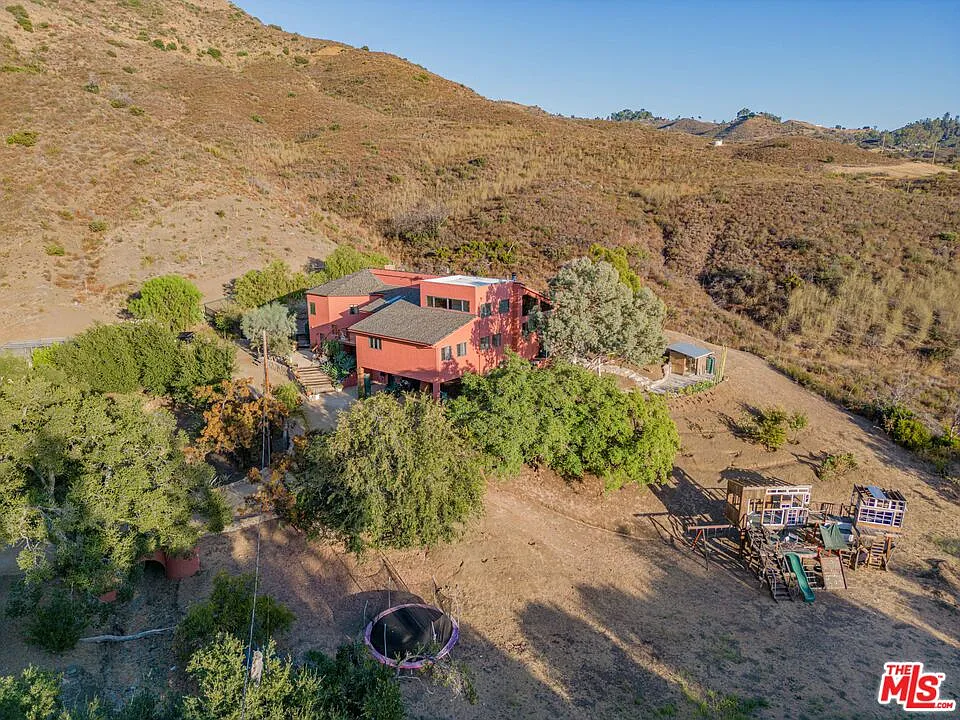 3 bed, 3.0 bath, 4377 sqft, $11,000 — Photo 4