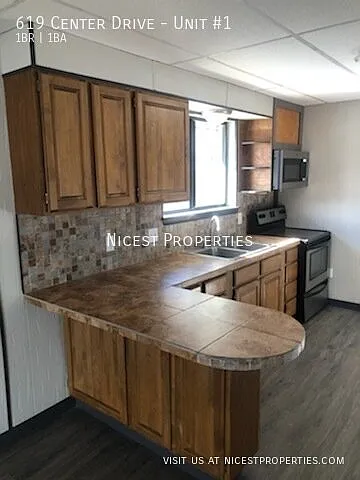 619 Center Dr #1