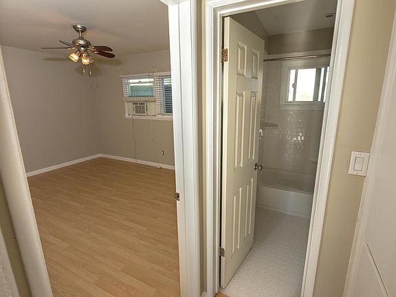 5th image of 924 N Benton Way #4