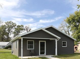 101 N Railroad St, Patoka, IL 62875