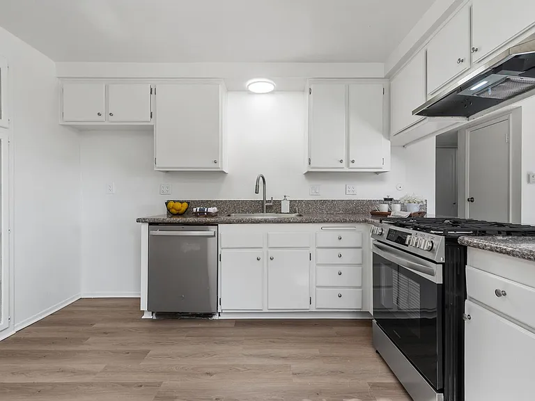 Sutter's Mill Apartments — Photo 34