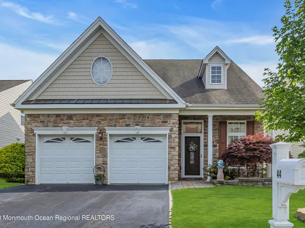 44 Bay Hill Road, Lakewood, NJ 08701