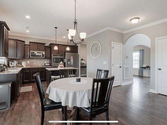 4th image of 619 Larkspur Dr