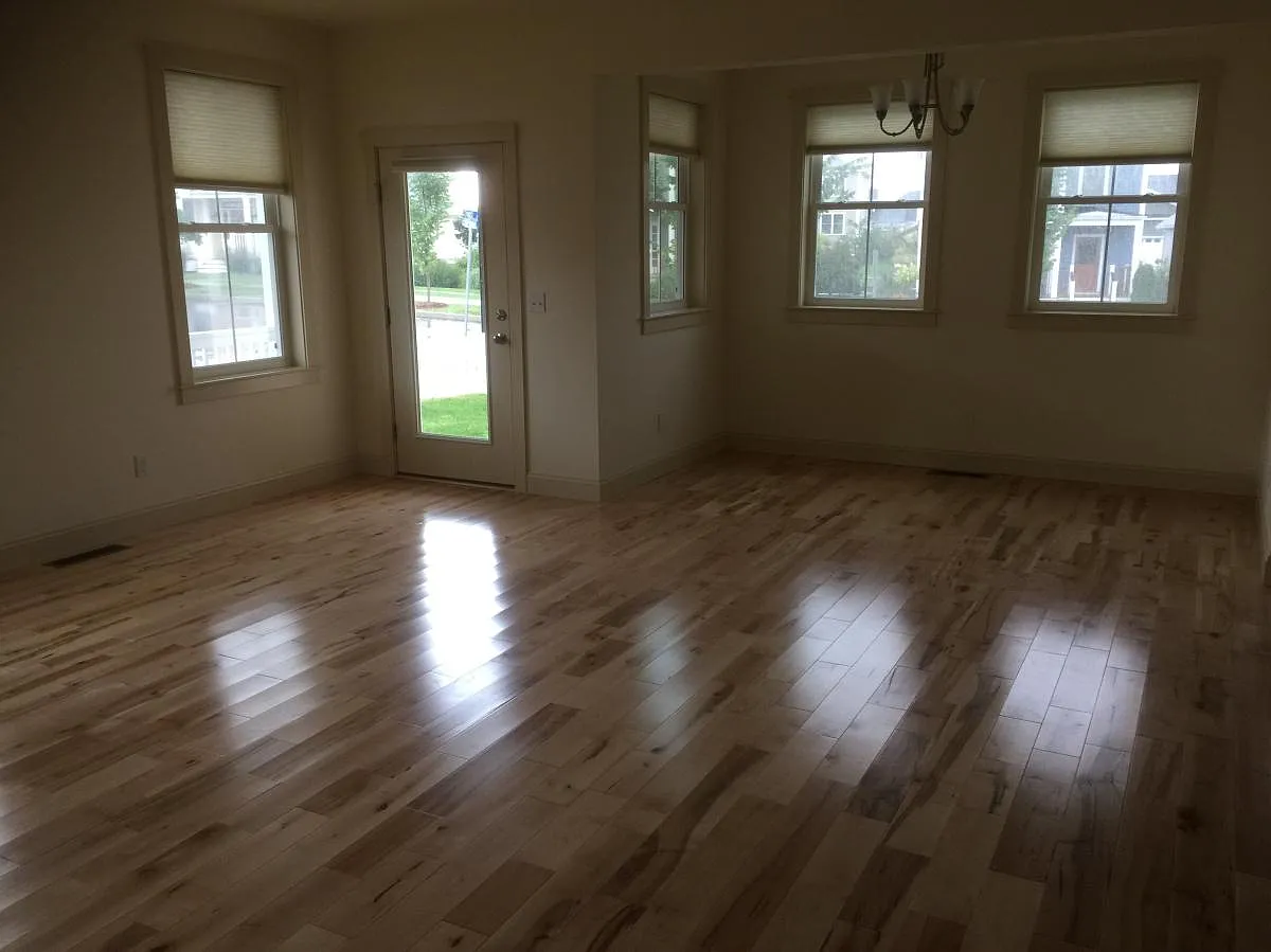 3 bed, 2346 sqft, $4,200 — Photo 2
