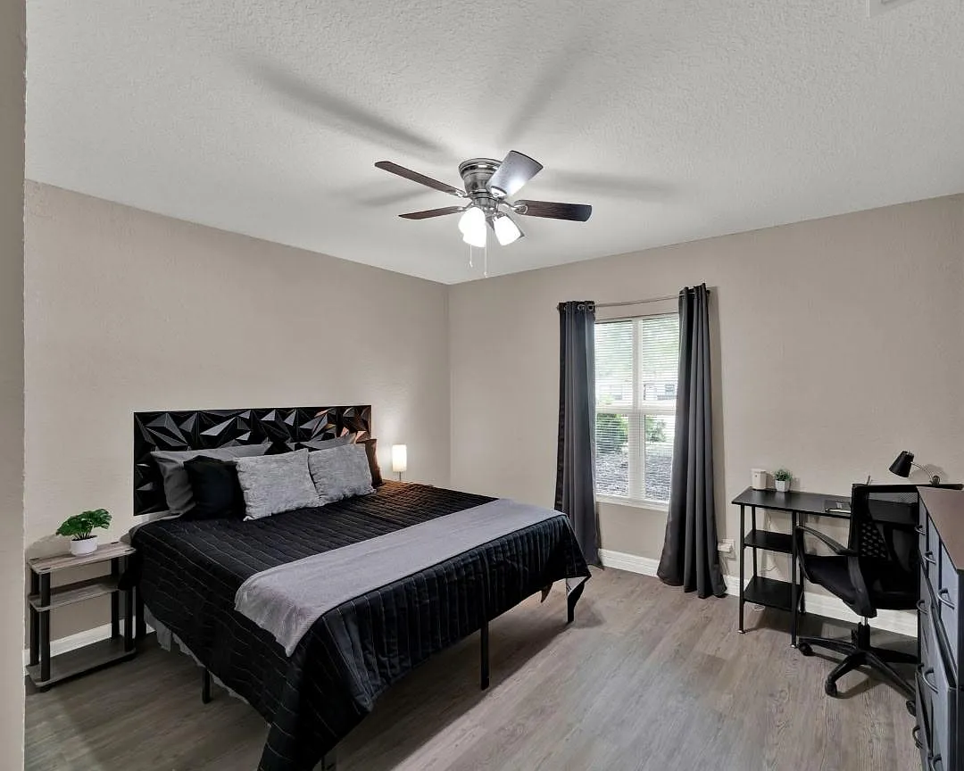 4 bed, 2.0 bath, 2095 sqft, $797 — Photo 2