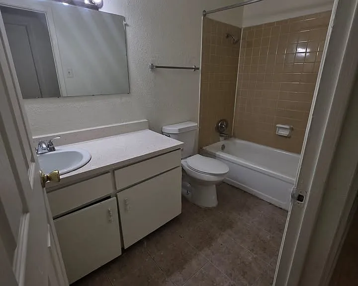 10819 Baltic Dr #104 — Photo 9