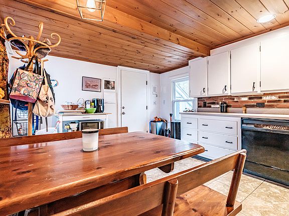 5th image of 42 Sumac Street