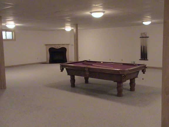 2300 sq. ft finished basement w/bar