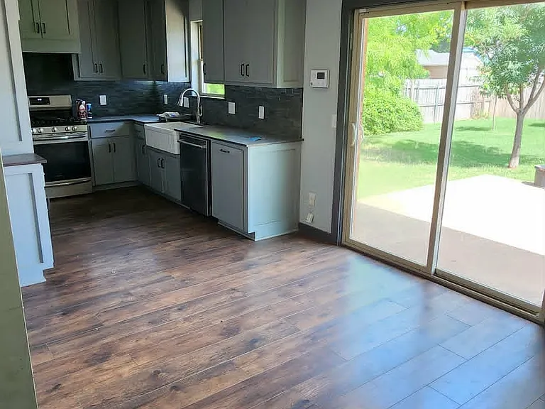 1009 SE 12th St — Photo 3