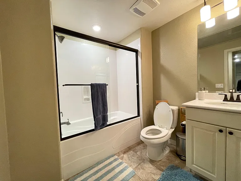 1130 Karby Ter #201 — Photo 10