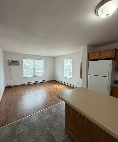 202 10th Ave SE #B — Photo 2
