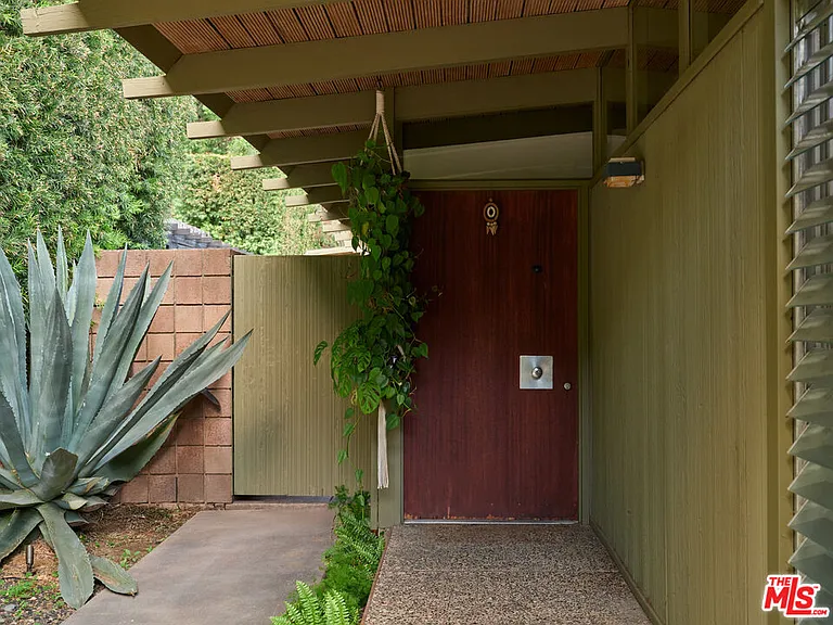 8973 Wonderland Park Ave — Photo 4