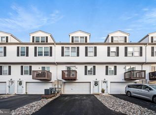 15 Riverwatch Ct, Essington, PA 19029
