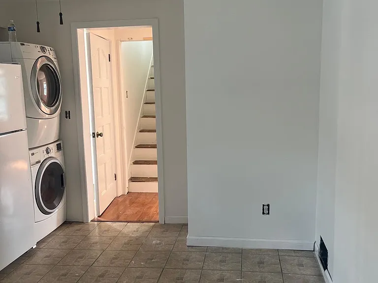 3 Laura St #2 — Photo 3