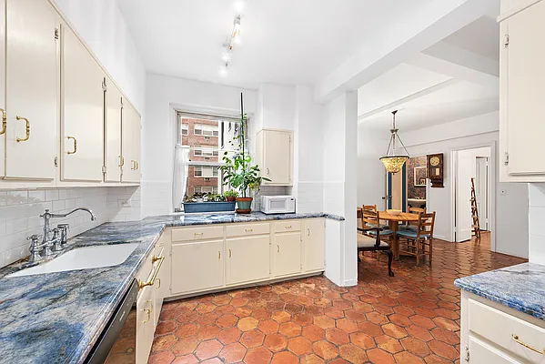 Sold by Compass | media 4