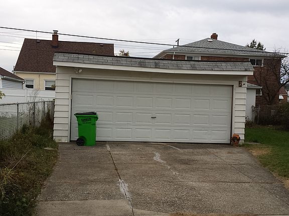 3rd image of 21200 Fuller Ave