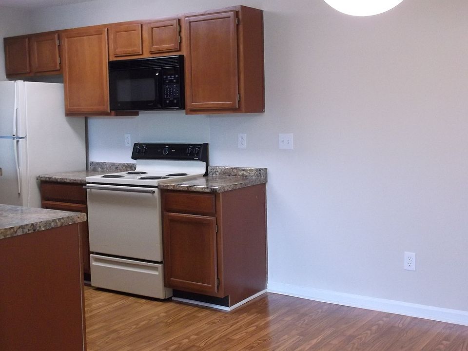 2nd image of 721 Deerfield Trce