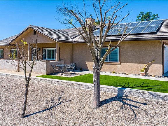 5th image of 2155 Holly Dr