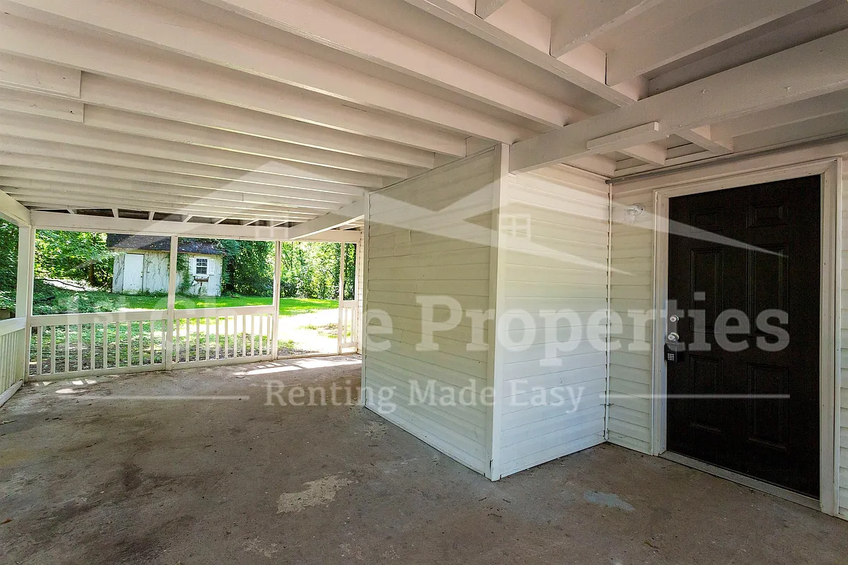 Building Photo - 204 McCormick Ave #1