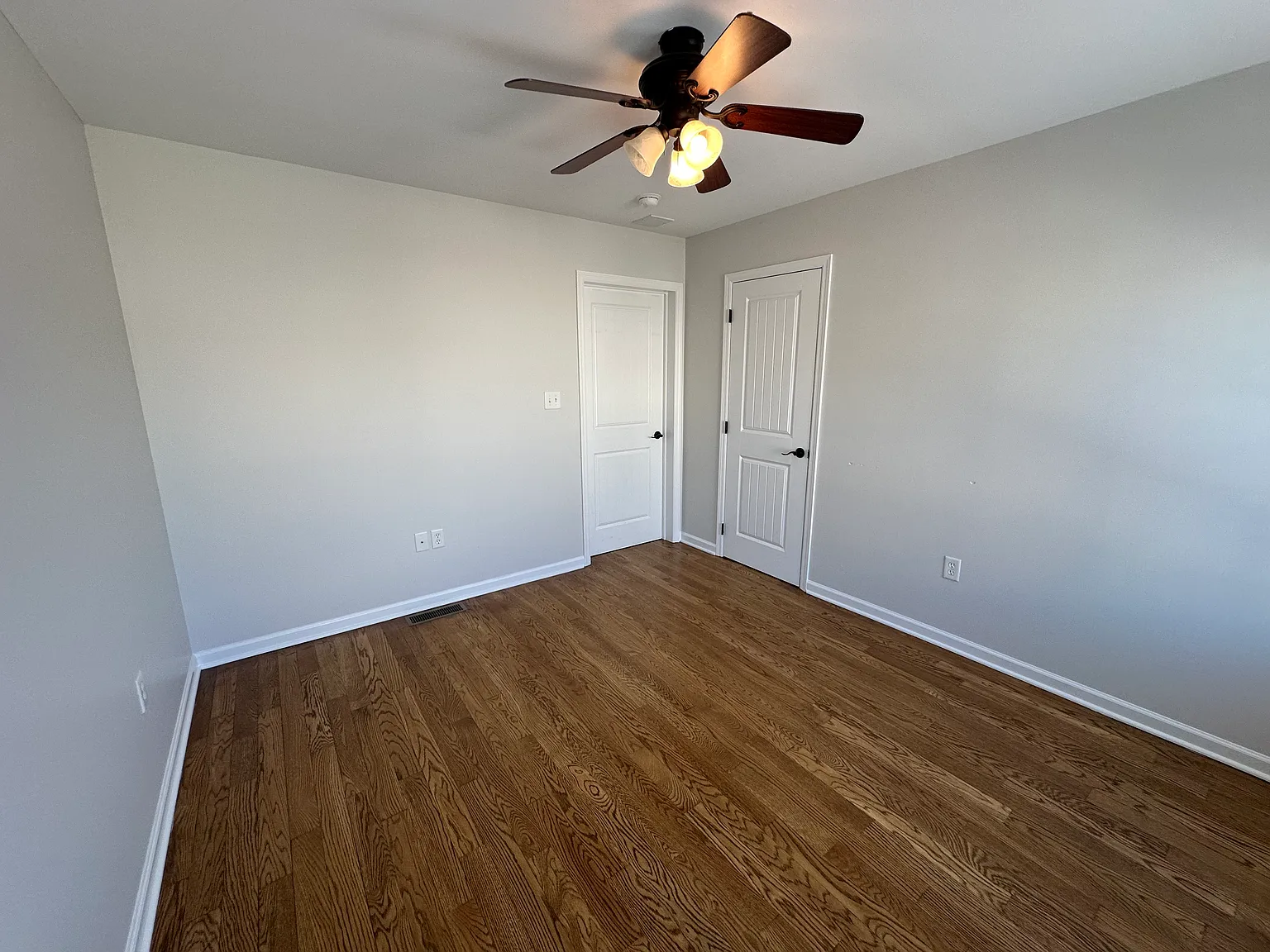 4 bed, 2.5 bath, 2500 sqft, $2,800 — Photo 3