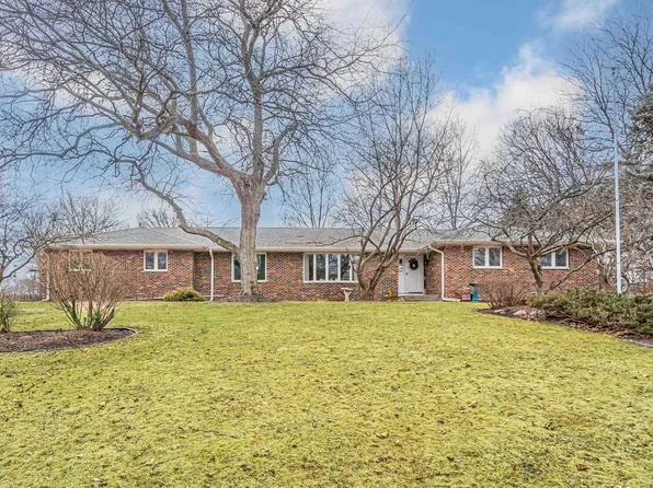 3713 Cherokee Dr, Johnsburg, IL 60051