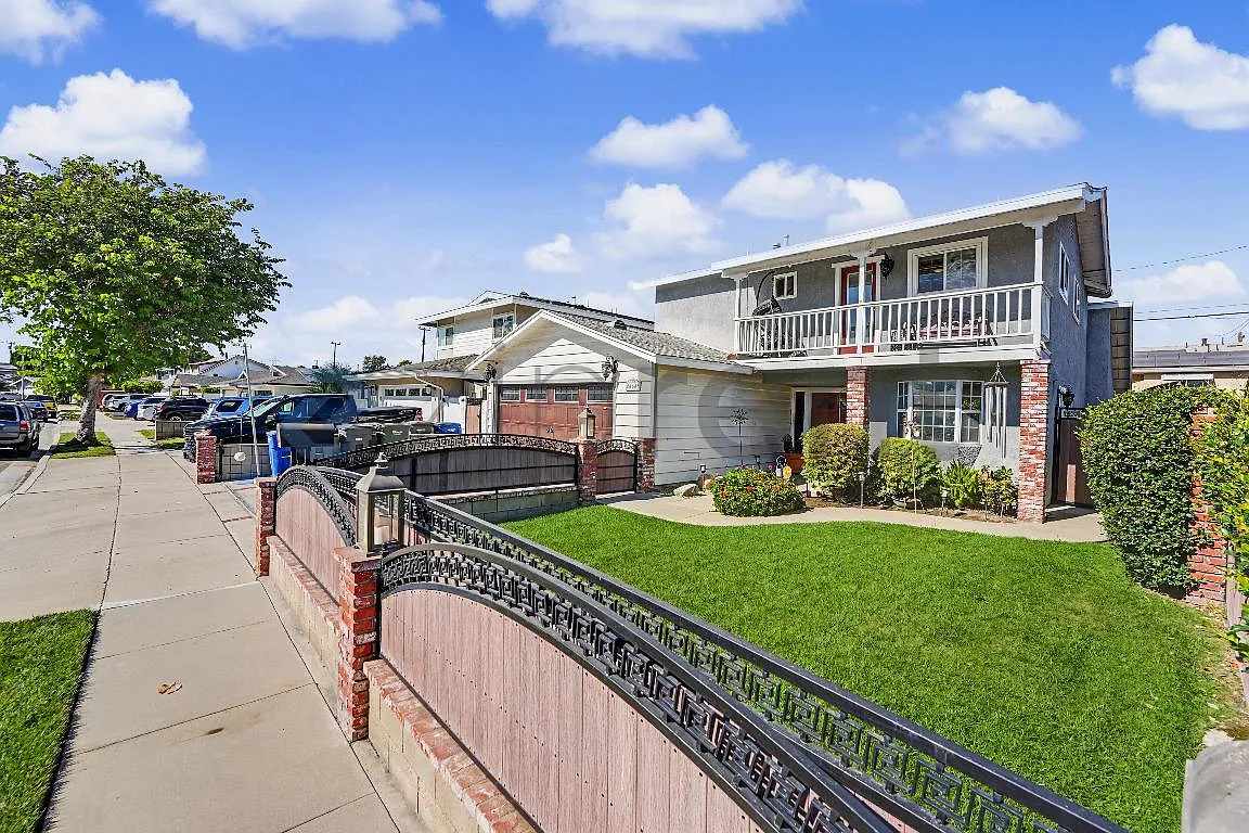 4 bed, 2375 sqft, $7,000 — Photo 3