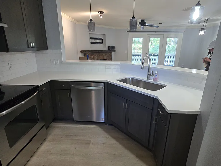 2013 Emery Ln #2013 — Photo 3