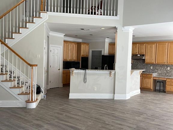 Living Room (1 of 2)