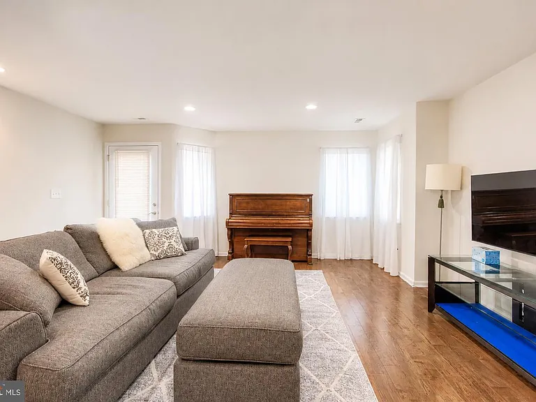 4 Regency Ct — Photo 21