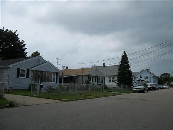 2nd image of 28 Monroe St