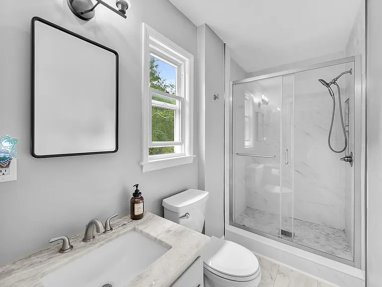 5048 Maplewood Dr — Photo 8